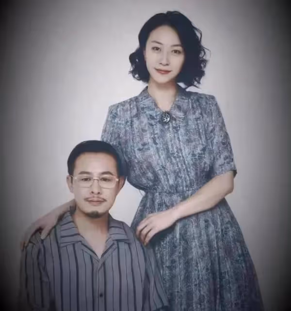 13歲喪母,支持父親再婚,47歲成名,現仍買不起房與妻兒住出租屋