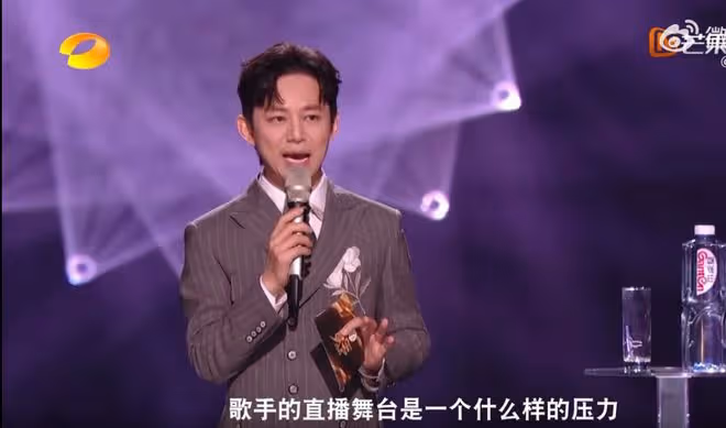 何炅回應《歌手》那英緊張，暖心又體面，將臨場能力發揮到極致