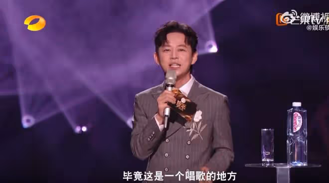 何炅回應《歌手》那英緊張，暖心又體面，將臨場能力發揮到極致