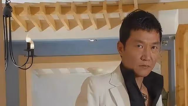 比孫紅雷還厲害,蔣雯麗曾暗戀他,娶洋老婆,混血女兒超漂亮