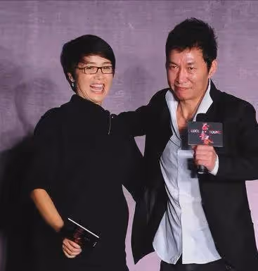 比孫紅雷還厲害,蔣雯麗曾暗戀他,娶洋老婆,混血女兒超漂亮