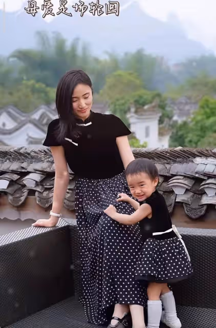李亞鵬嬌妻慶祝母親節,帶媽媽女兒出遊,祖孫三代穿親子裝好有愛