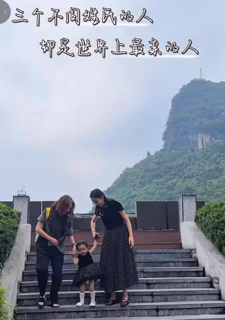 李亞鵬嬌妻慶祝母親節,帶媽媽女兒出遊,祖孫三代穿親子裝好有愛
