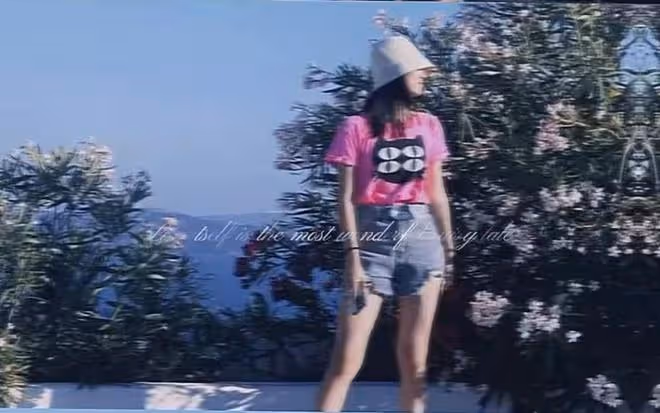 文章大女兒母親節曬照,與媽媽妹妹溫馨同框,母女仨都是瘦高美女