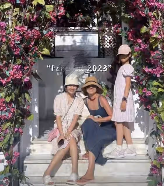 文章大女兒母親節曬照,與媽媽妹妹溫馨同框,母女仨都是瘦高美女
