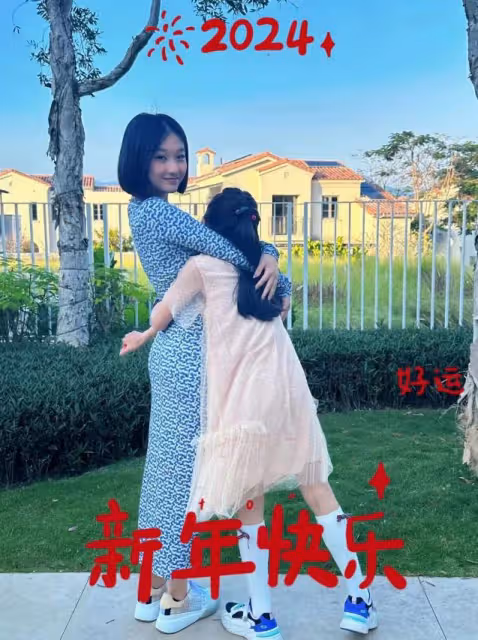 文章大女兒母親節曬照,與媽媽妹妹溫馨同框,母女仨都是瘦高美女
