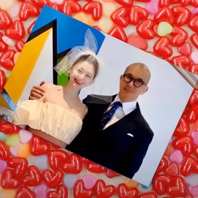 大S與老公同框像拍偶像劇!等紅綠燈太甜蜜,大S婚後變得更少女