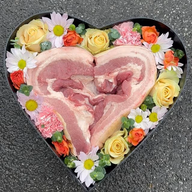 今天母親節，我送給姑媽一塊26塊錢心頭肉，姑媽的反應把我嚇傻了