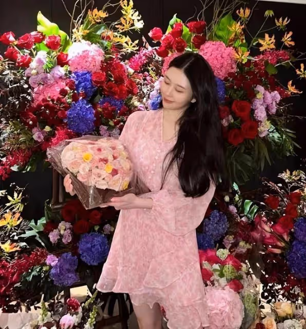 邱淑貞女兒21歲生日太隆重！富家千金居然穿百元裙，造型太低調了