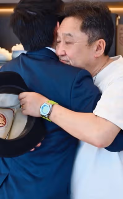 于謙夫婦曬幸福,兒子獲18個offer,家庭美滿引羨慕