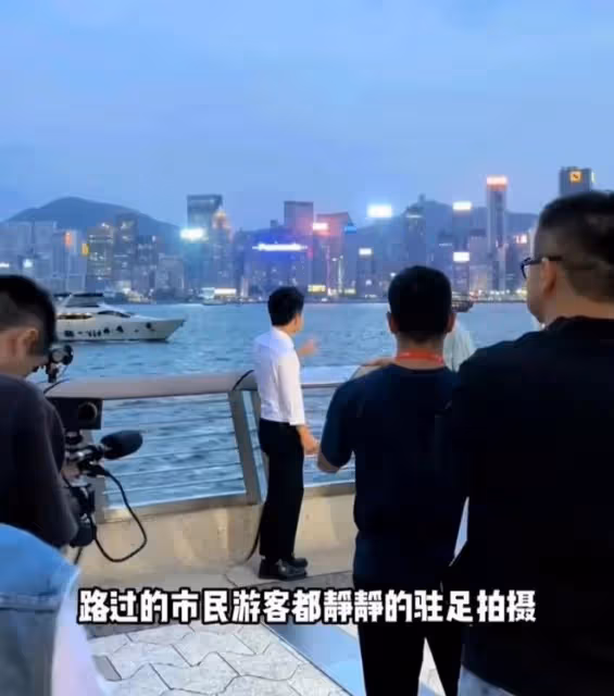 董宇輝香港之行被吐槽:這老六,霍啟剛說普通話,他居然說英語