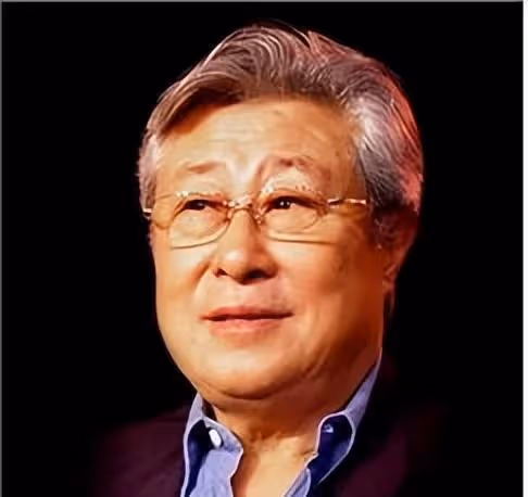 現在92歲的王心剛,又給演藝圈好好上了一課!