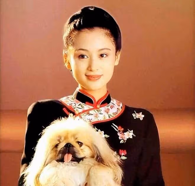 她被稱為「大陸第一美人」,兩大名導為其著迷,今55歲顏值像25歲