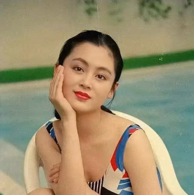 她被稱為「大陸第一美人」,兩大名導為其著迷,今55歲顏值像25歲