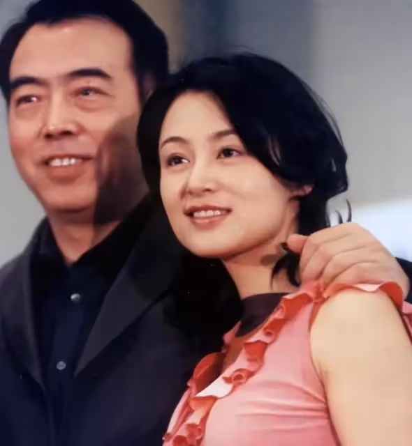 她被稱為「大陸第一美人」,兩大名導為其著迷,今55歲顏值像25歲