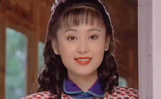她被稱為「大陸第一美人」,兩大名導為其著迷,今55歲顏值像25歲