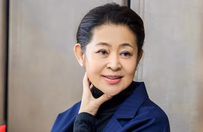 她被稱為「大陸第一美人」,兩大名導為其著迷,今55歲顏值像25歲