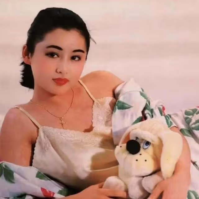 她被稱為「大陸第一美人」,兩大名導為其著迷,今55歲顏值像25歲