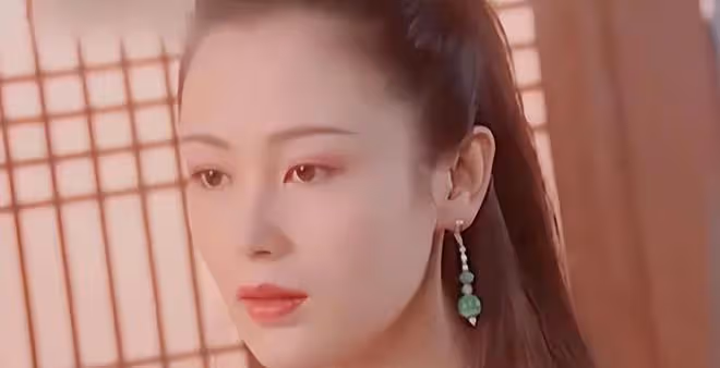她被稱為「大陸第一美人」,兩大名導為其著迷,今55歲顏值像25歲