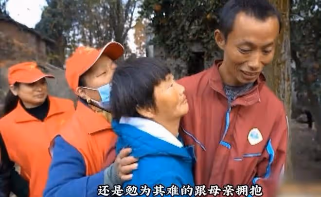 女子26年前拋棄兒子，老了後找兒子相認，兒子：我恨她