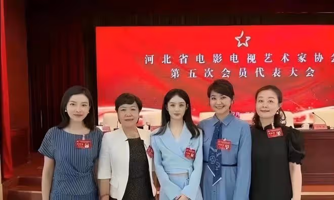 趙麗穎升官後氣場全開！穿露臍西裝不像領導，女明星范下美成焦點