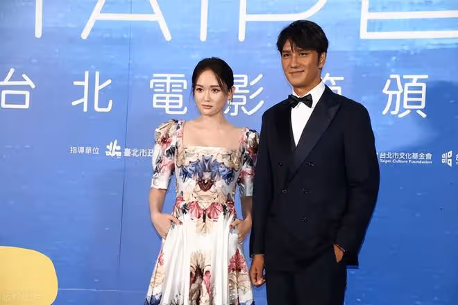 陳喬恩婚後首次亮相!穿泡泡袖長裙美得高調,結婚後顏值大飄升