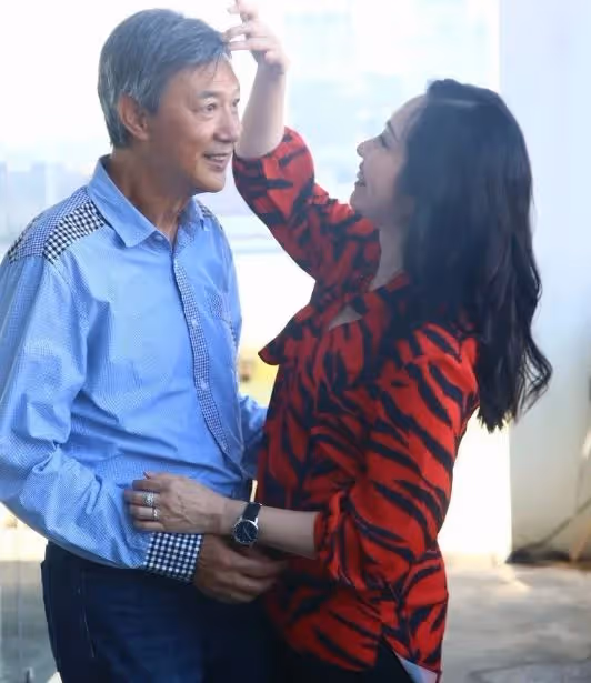 TVB老戲骨自爆被某演員惡意玩弄,曾做過的士司機,再婚收穫幸福生活