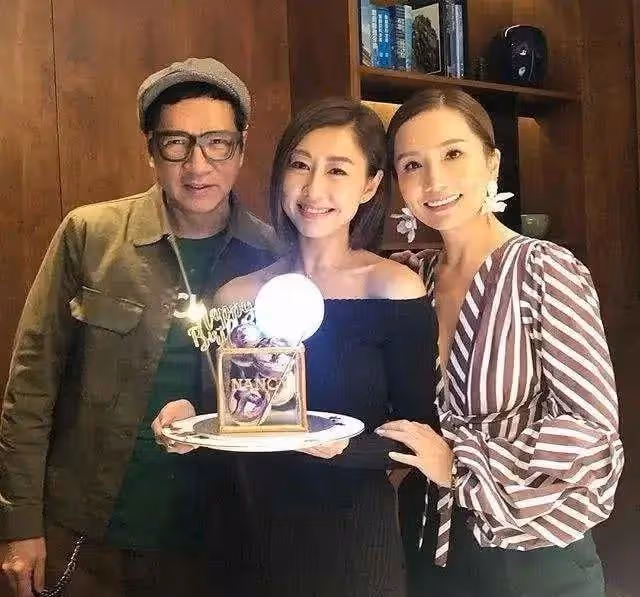 65歲TVB男星與太太相愛28年,分享愛情保鮮法,直言不後悔拍限制片