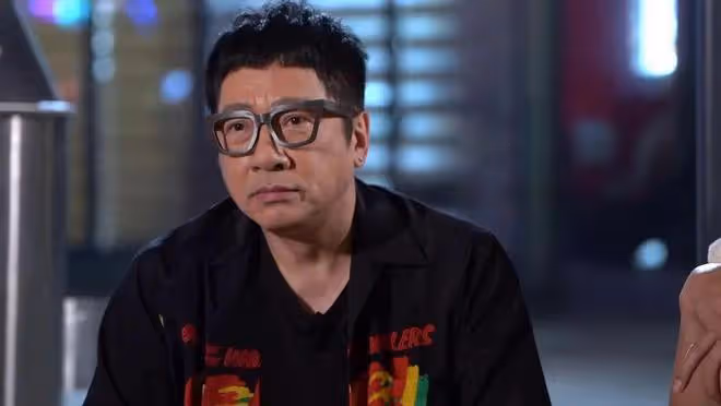 65歲TVB男星與太太相愛28年,分享愛情保鮮法,直言不後悔拍限制片