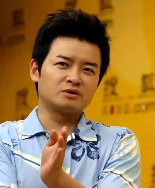 主持人李佳明,31歲因一句話離開央視赴美深造,現在的他怎樣了