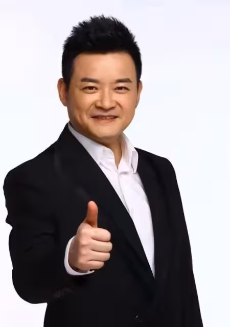 主持人李佳明,31歲因一句話離開央視赴美深造,現在的他怎樣了