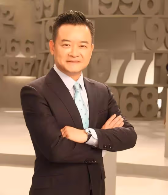主持人李佳明,31歲因一句話離開央視赴美深造,現在的他怎樣了
