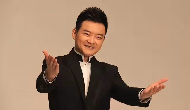 主持人李佳明,31歲因一句話離開央視赴美深造,現在的他怎樣了