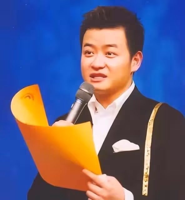 主持人李佳明,31歲因一句話離開央視赴美深造,現在的他怎樣了