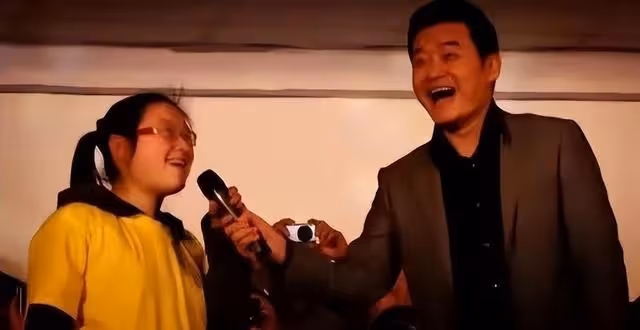 主持人李佳明,31歲因一句話離開央視赴美深造,現在的他怎樣了