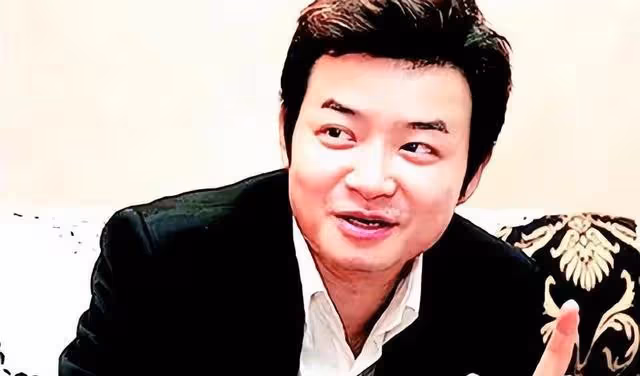 主持人李佳明,31歲因一句話離開央視赴美深造,現在的他怎樣了