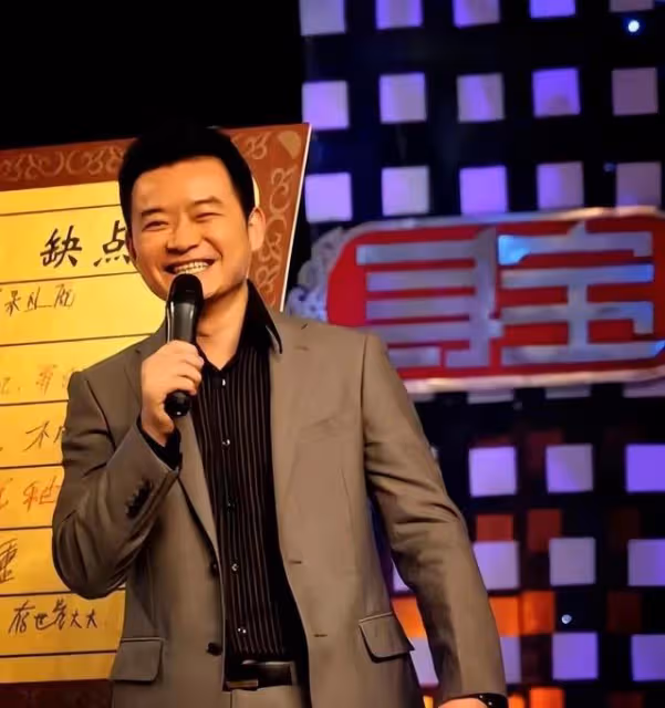 主持人李佳明,31歲因一句話離開央視赴美深造,現在的他怎樣了