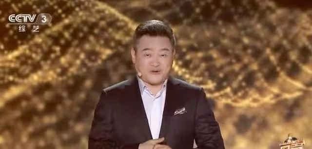 主持人李佳明,31歲因一句話離開央視赴美深造,現在的他怎樣了