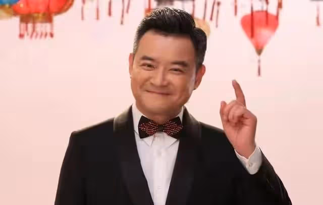 主持人李佳明,31歲因一句話離開央視赴美深造,現在的他怎樣了