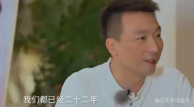 「央視主持」康輝丁克23年,母親臨終前一句話讓他懊悔不已