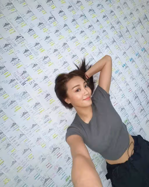 TVB女星離巢觀眾不舍!大曬1800集劇本玩自拍!網名嘆為觀止