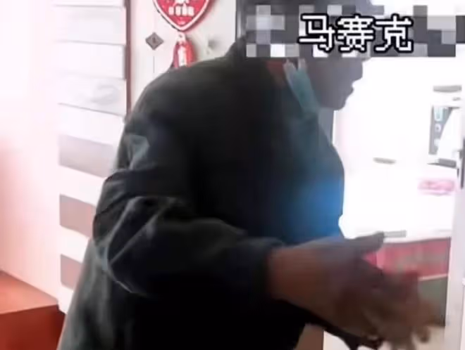 大爺看病路上艷遇大媽,談好每次交易15元結果被騙千元:真是血虧