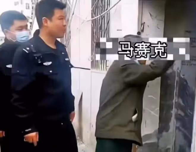 大爺看病路上艷遇大媽,談好每次交易15元結果被騙千元:真是血虧