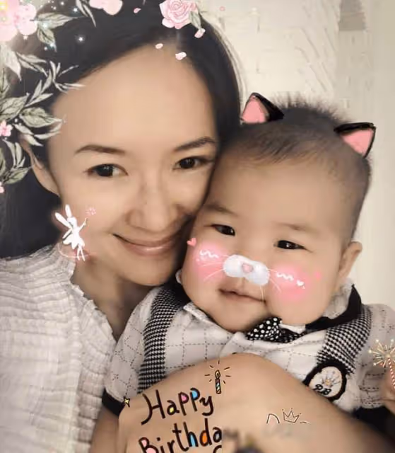 章子怡重返電影拍攝地,攜女兒穿古裝翩翩起舞,髮際線上移好搶鏡