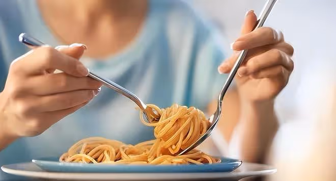 飯量大和飯量小的人哪個更長壽?平時少吃這2種飯,小心加速衰老