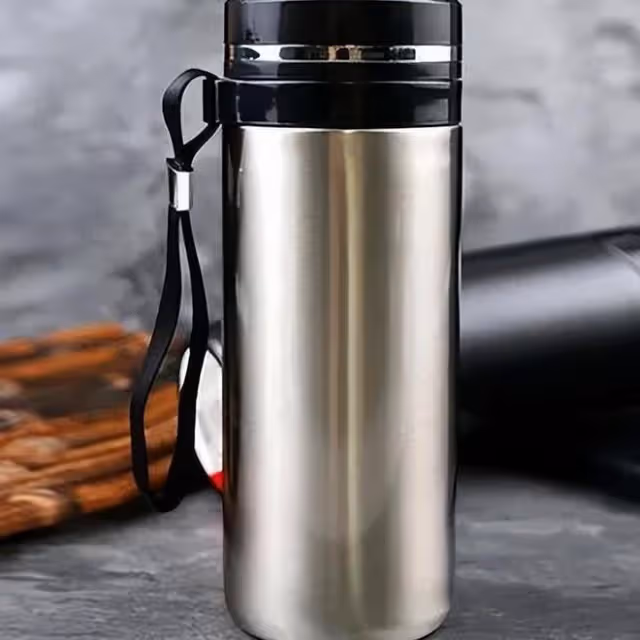 用這種杯子喝水，泡出重金屬！用錯水杯等於喝「毒」！
