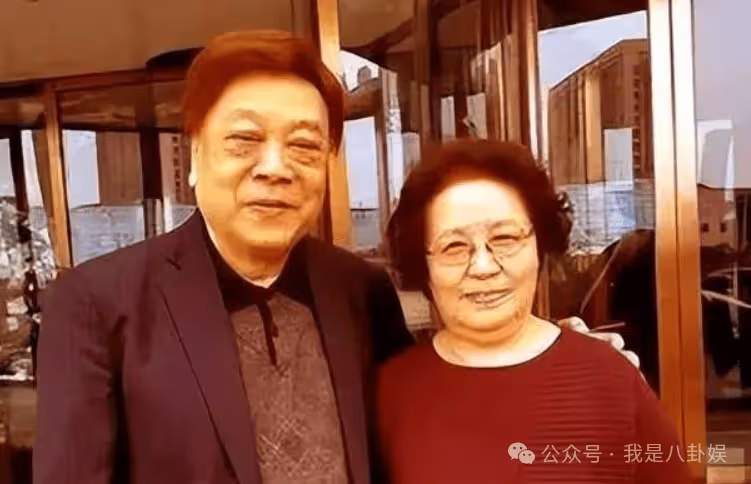 一生獻給央視，5億遺產卻沒給妻兒一分，這位「中國第一男主播」的驚人選擇！