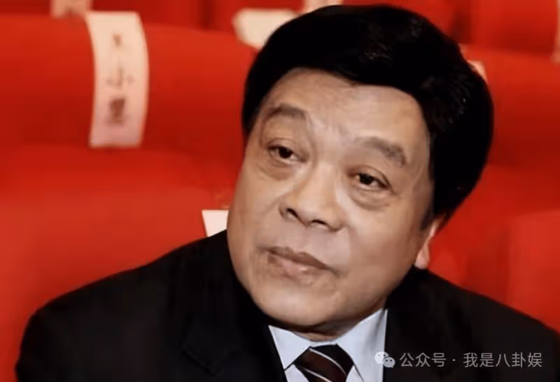 一生獻給央視，5億遺產卻沒給妻兒一分，這位「中國第一男主播」的驚人選擇！