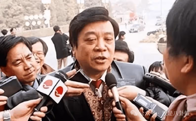 一生獻給央視,5億遺產卻沒給妻兒一分,這位「中國第一男主播」的驚人選擇!