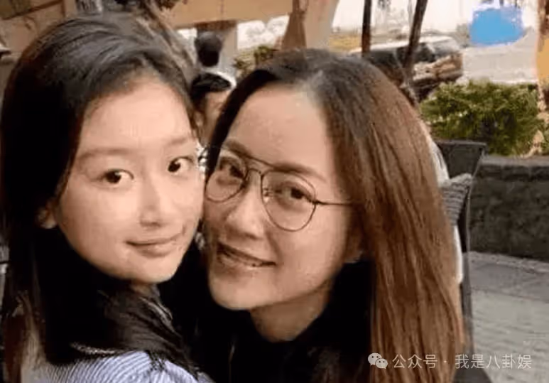 謝霆鋒10歲女兒驚現江湖,王菲發文:我好傻,竟然一直被蒙在鼓裡!
